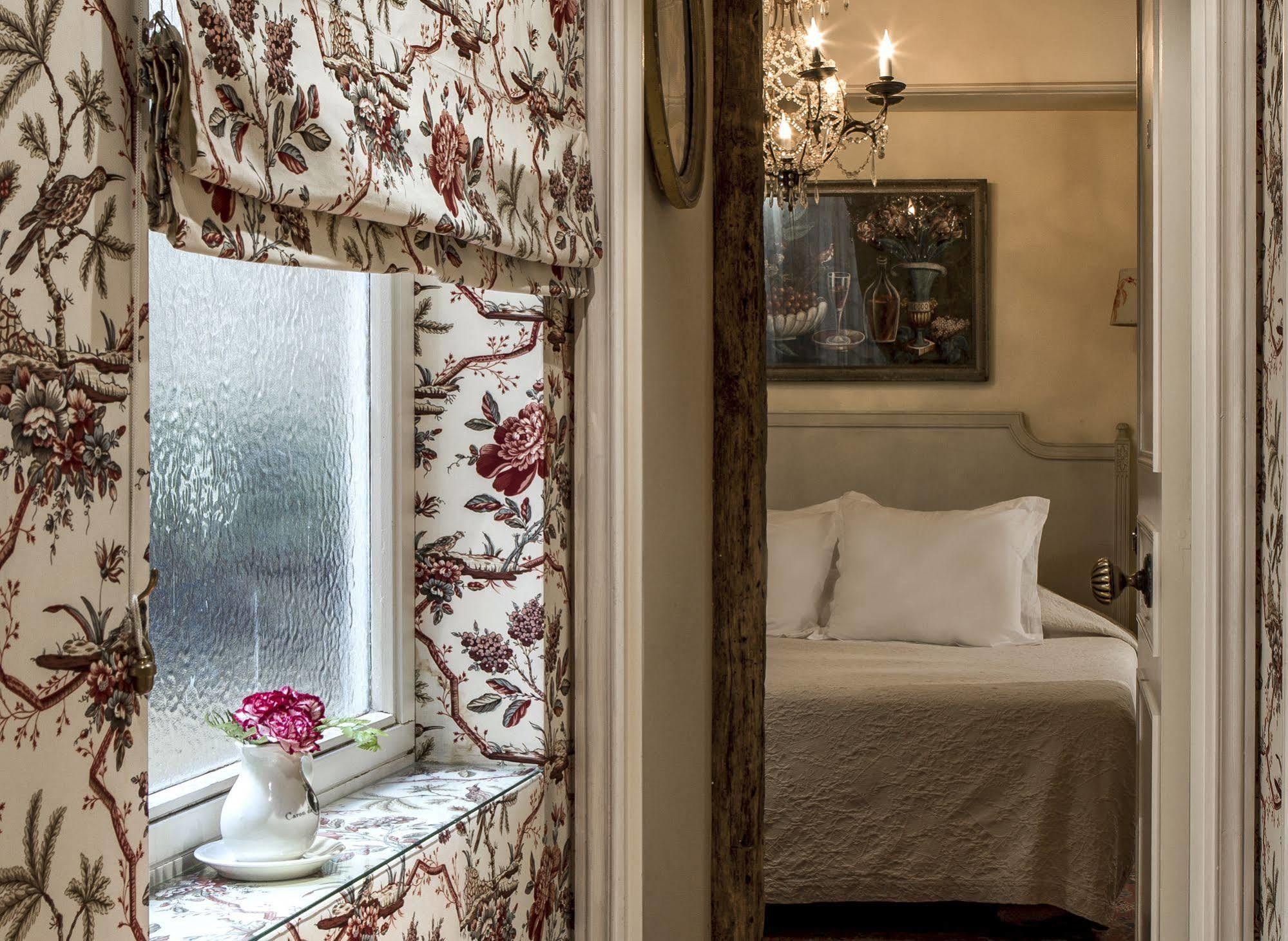 Hotel Caron De Beaumarchais Paris Eksteriør bilde