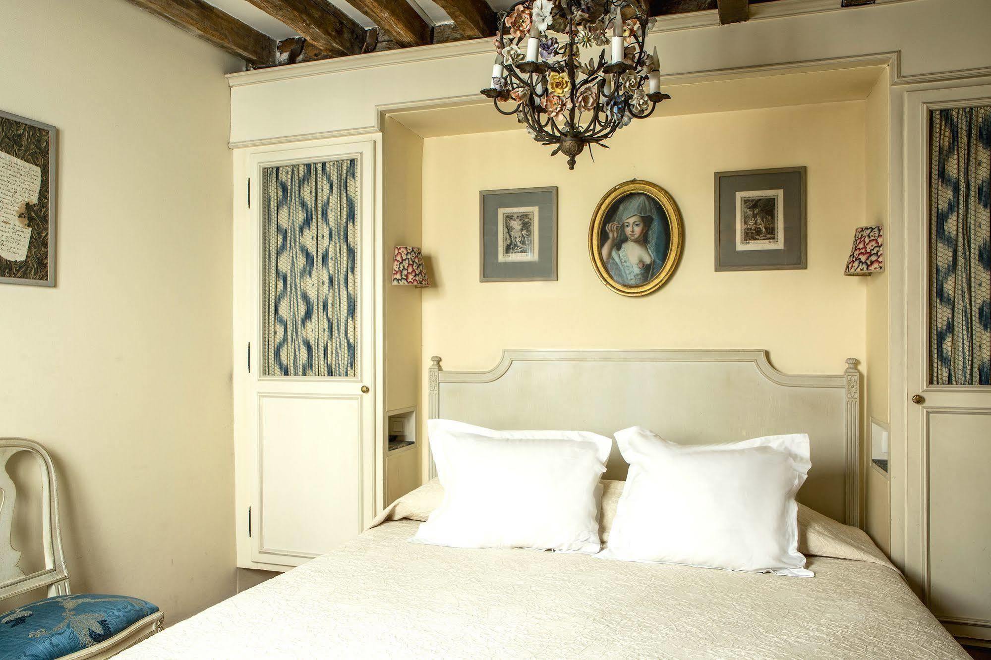 Hotel Caron De Beaumarchais Paris Eksteriør bilde